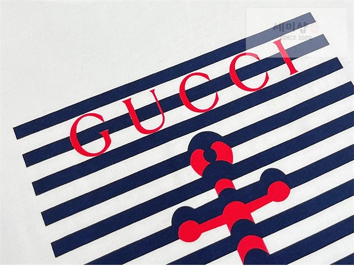 Gucci 구찌 닻 모티브 메종 로고 프린트 코튼 저지 반팔 티셔츠 의류 12번 이미지