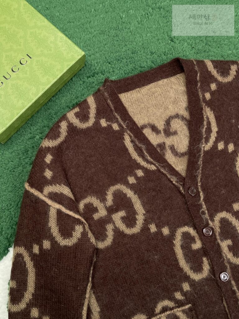 Gucci 구찌 리버서블 GG 모헤어 가디건 “4COLOR” 브라운 의류 4번 이미지