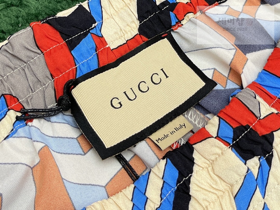 Gucci 구찌 멀티컬러 픽셀 3D 프린트 숏 팬츠 의류 5번 이미지
