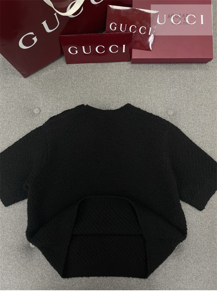 Gucci 구찌 울 부클레 인터로킹 G 버튼 반팔 니트 스웨터 의류 7번 이미지