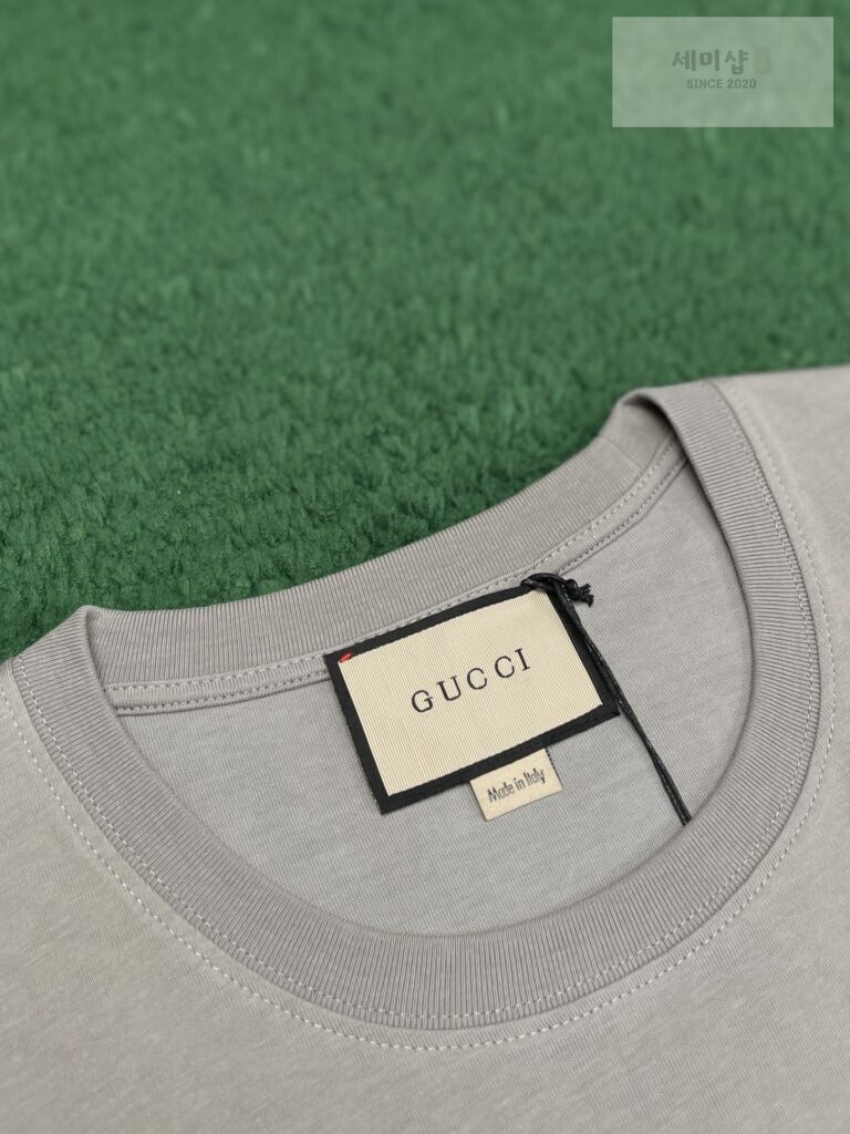 Gucci 구찌 위드 레트로 프린트 반팔 티셔츠 라이트 그레이 의류 3번 이미지