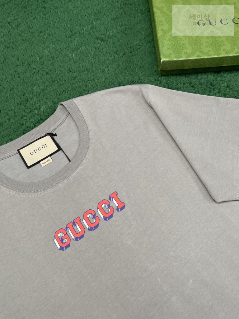 Gucci 구찌 위드 레트로 프린트 반팔 티셔츠 라이트 그레이 의류 4번 이미지