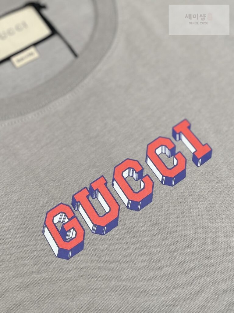Gucci 구찌 위드 레트로 프린트 반팔 티셔츠 라이트 그레이 의류 5번 이미지