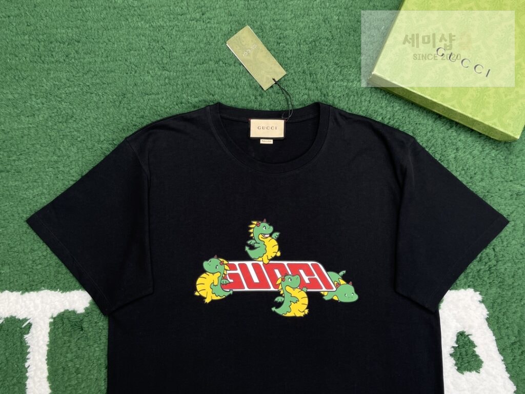Gucci 구찌 24 SEASON NEW YEAR 시리즈 반팔 블랙 의류 3번 이미지