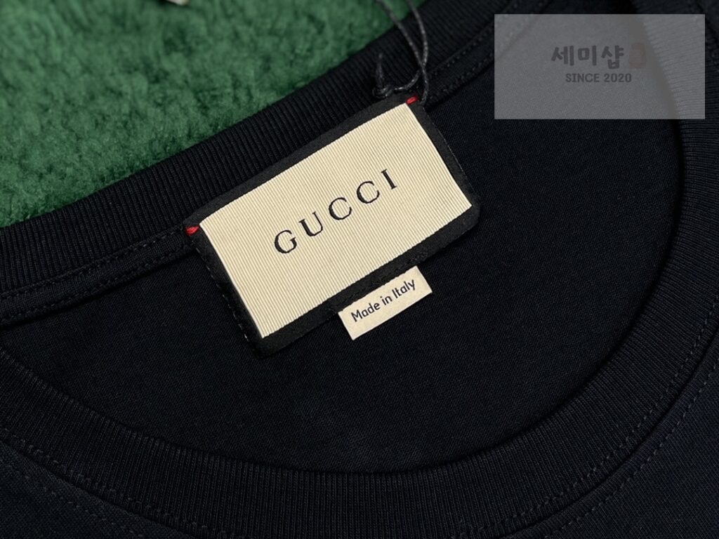 Gucci 구찌 24 SEASON NEW YEAR 시리즈 반팔 블랙 의류 4번 이미지