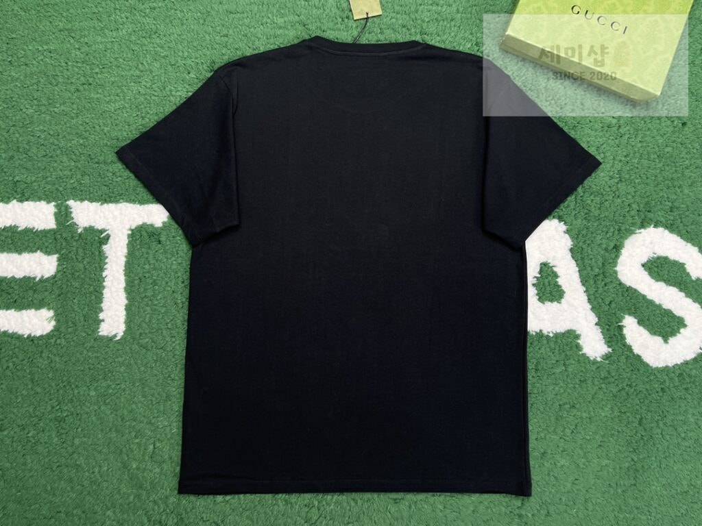 Gucci 구찌 24 SEASON NEW YEAR 시리즈 반팔 블랙 의류 7번 이미지