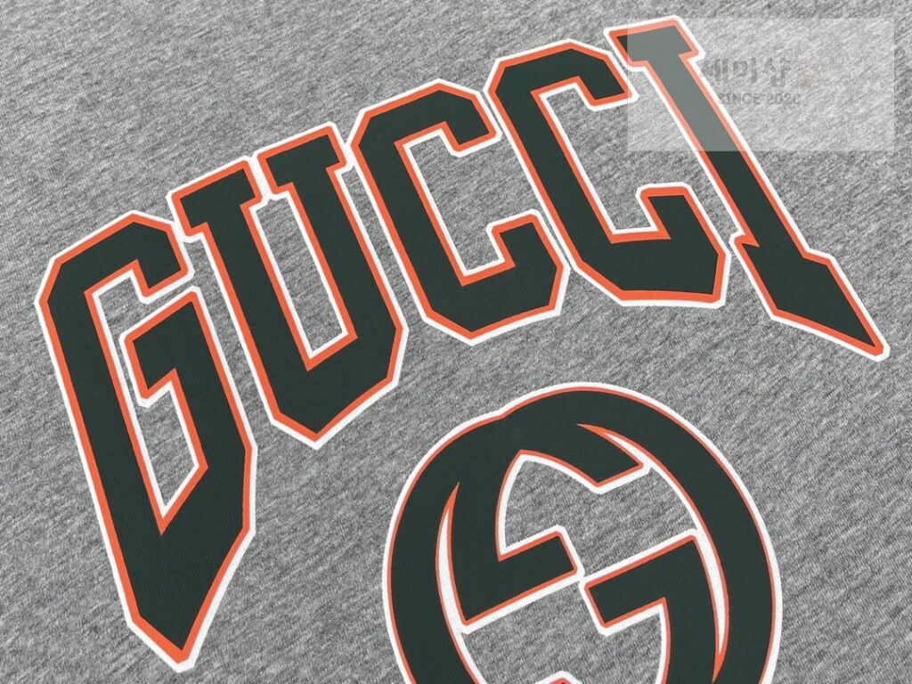 Gucci 구찌 24 SS GG 칼리지 프린트 반팔 그레이 의류 5번 이미지