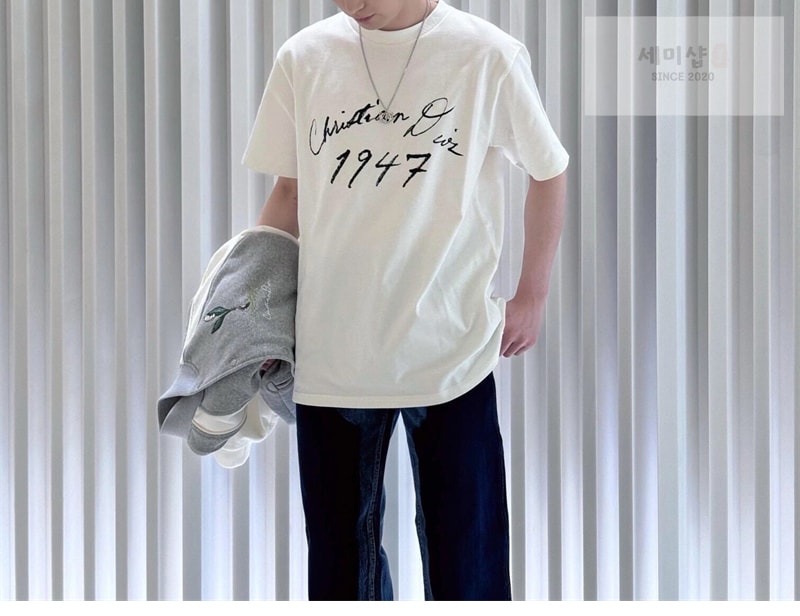 D I O R 디올 핸드라이팅 1947 크리스찬 디올 프린팅 캐주얼 핏 반팔 티셔츠 의류 2번 이미지