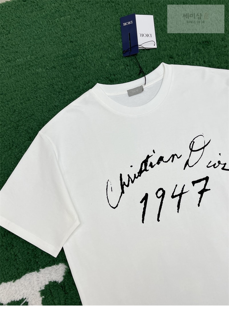 D I O R 디올 핸드라이팅 1947 크리스찬 디올 프린팅 캐주얼 핏 반팔 티셔츠 의류 6번 이미지