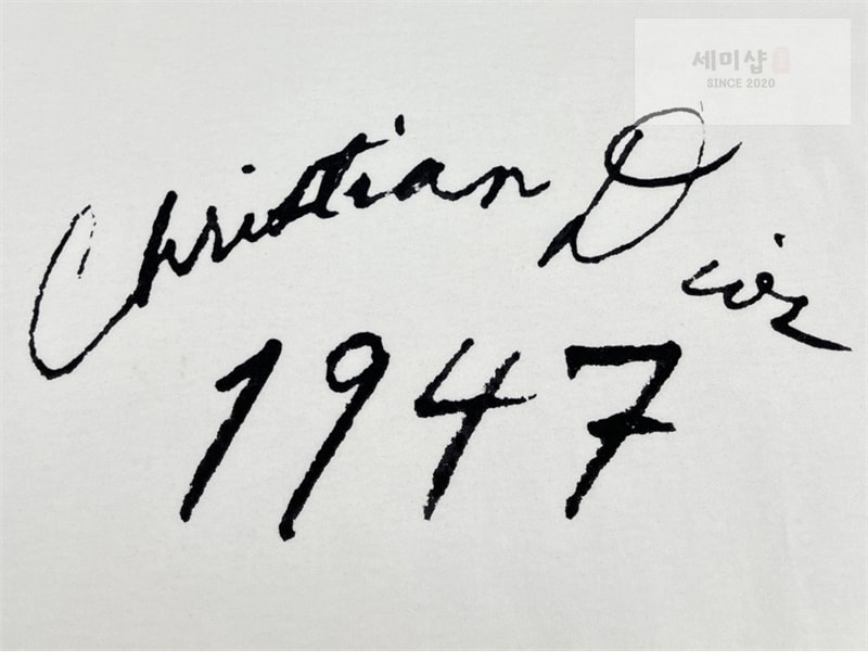 D I O R 디올 핸드라이팅 1947 크리스찬 디올 프린팅 캐주얼 핏 반팔 티셔츠 의류 7번 이미지