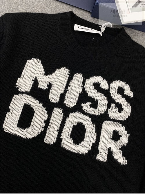 D I O R 디올 Miss Dior Graffiti 모티프 캐시미어 실크 스웨터 3컬러 의류 29번 이미지