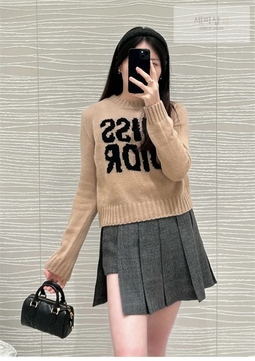 D I O R 디올 Miss Dior Graffiti 모티프 캐시미어 실크 스웨터 3컬러 의류 11번 이미지