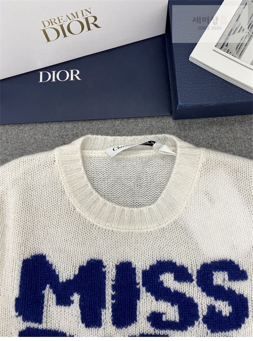 D I O R 디올 Miss Dior Graffiti 모티프 캐시미어 실크 스웨터 3컬러 의류 15번 이미지