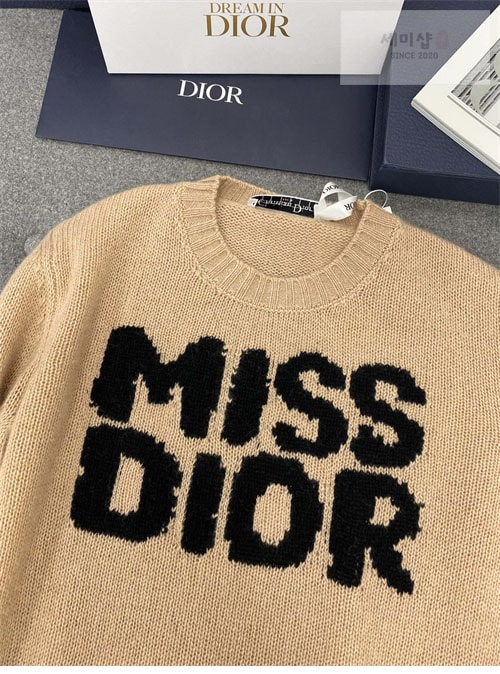 D I O R 디올 Miss Dior Graffiti 모티프 캐시미어 실크 스웨터 3컬러 의류 24번 이미지