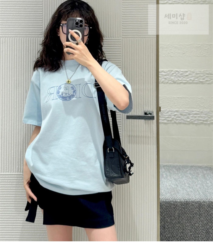 D I O R 디올 x 힐튼 넬 캐주얼 반팔 티셔츠 의류 22번 이미지