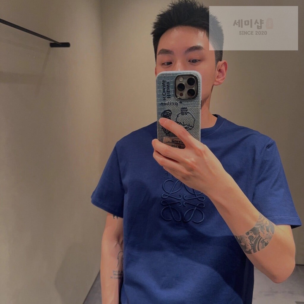 Loewe 로에베 아나그램 엠보싱 로고 자수 반팔 티셔츠 “3COLOR” KHAKI 의류 18번 이미지