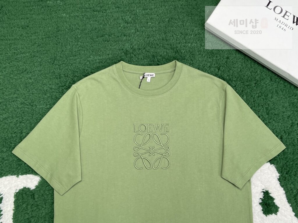 Loewe 로에베 아나그램 엠보싱 로고 자수 반팔 티셔츠 “3COLOR” KHAKI 의류 3번 이미지