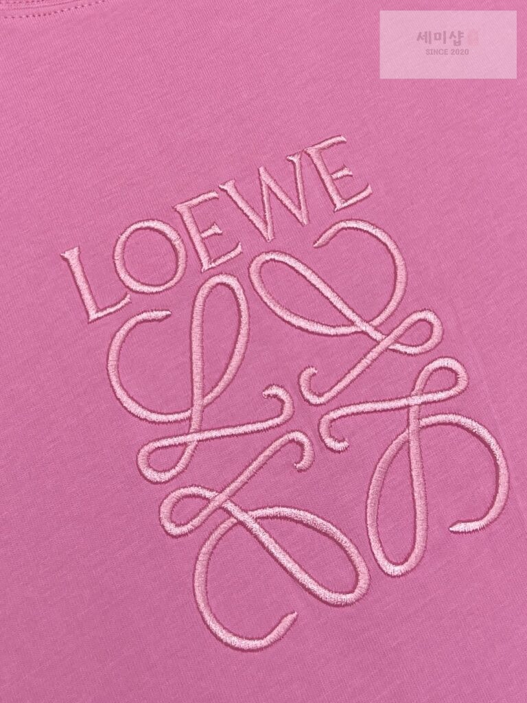 Loewe 로에베 아나그램 엠보싱 로고 자수 반팔 티셔츠 “3COLOR” KHAKI 의류 23번 이미지