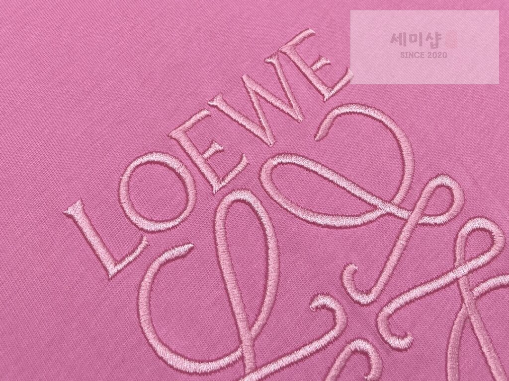 Loewe 로에베 아나그램 엠보싱 로고 자수 반팔 티셔츠 “3COLOR” KHAKI 의류 10번 이미지