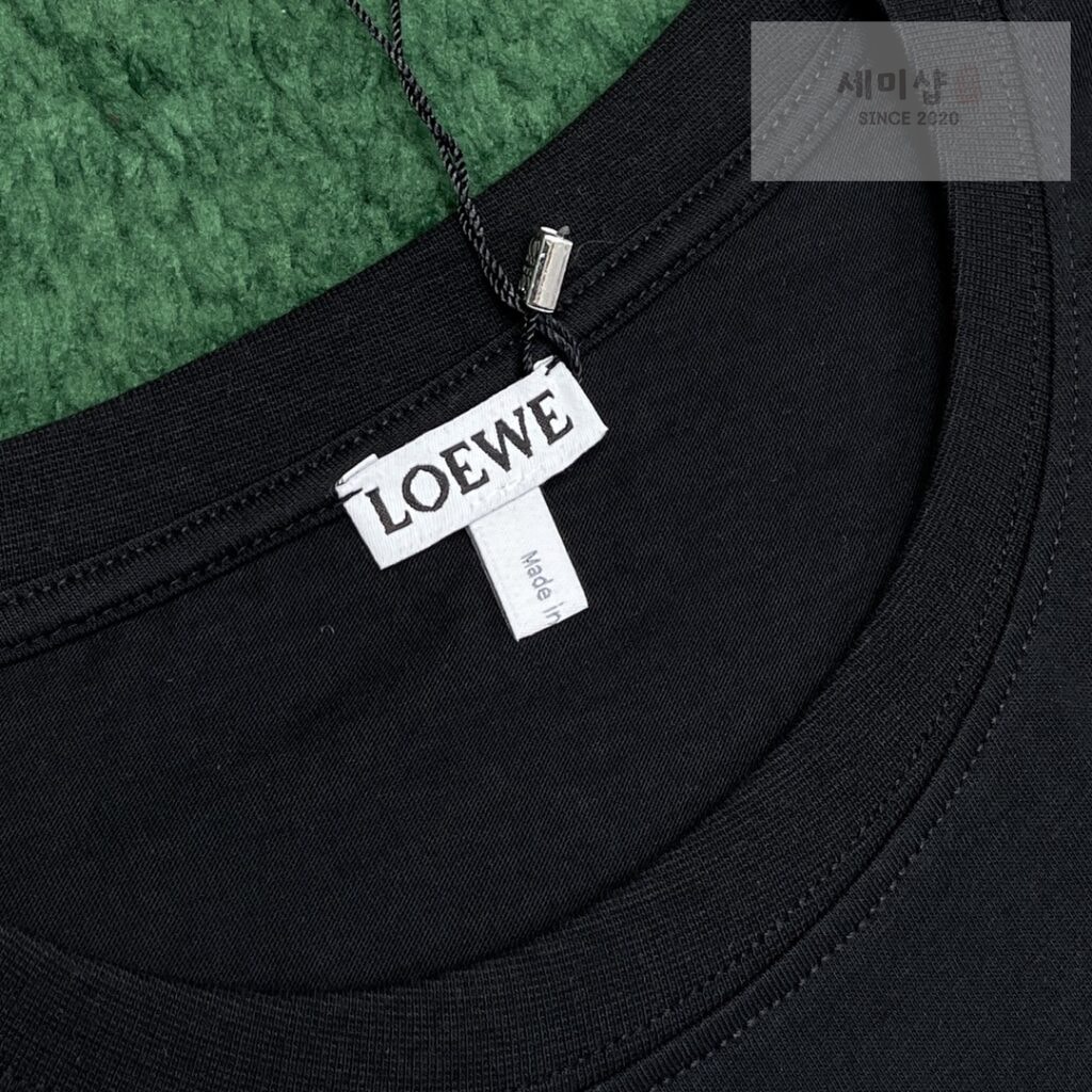 Loewe 로에베 24SS 아나그램 패치 페이크 포켓 코튼 저지 반팔 티셔츠 “3COLOR” BLACK 의류 5번 이미지
