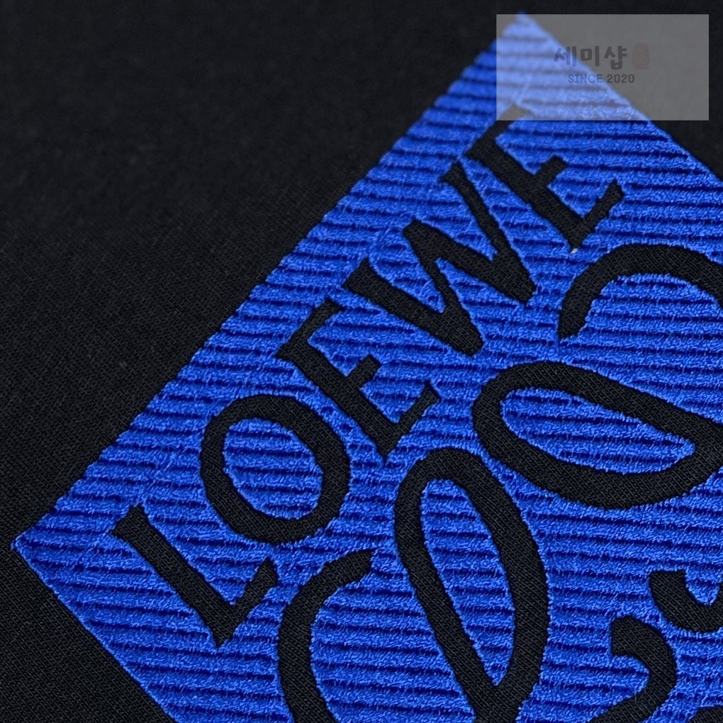 Loewe 로에베 24SS 아나그램 패치 페이크 포켓 코튼 저지 반팔 티셔츠 “3COLOR” BLACK 의류 7번 이미지