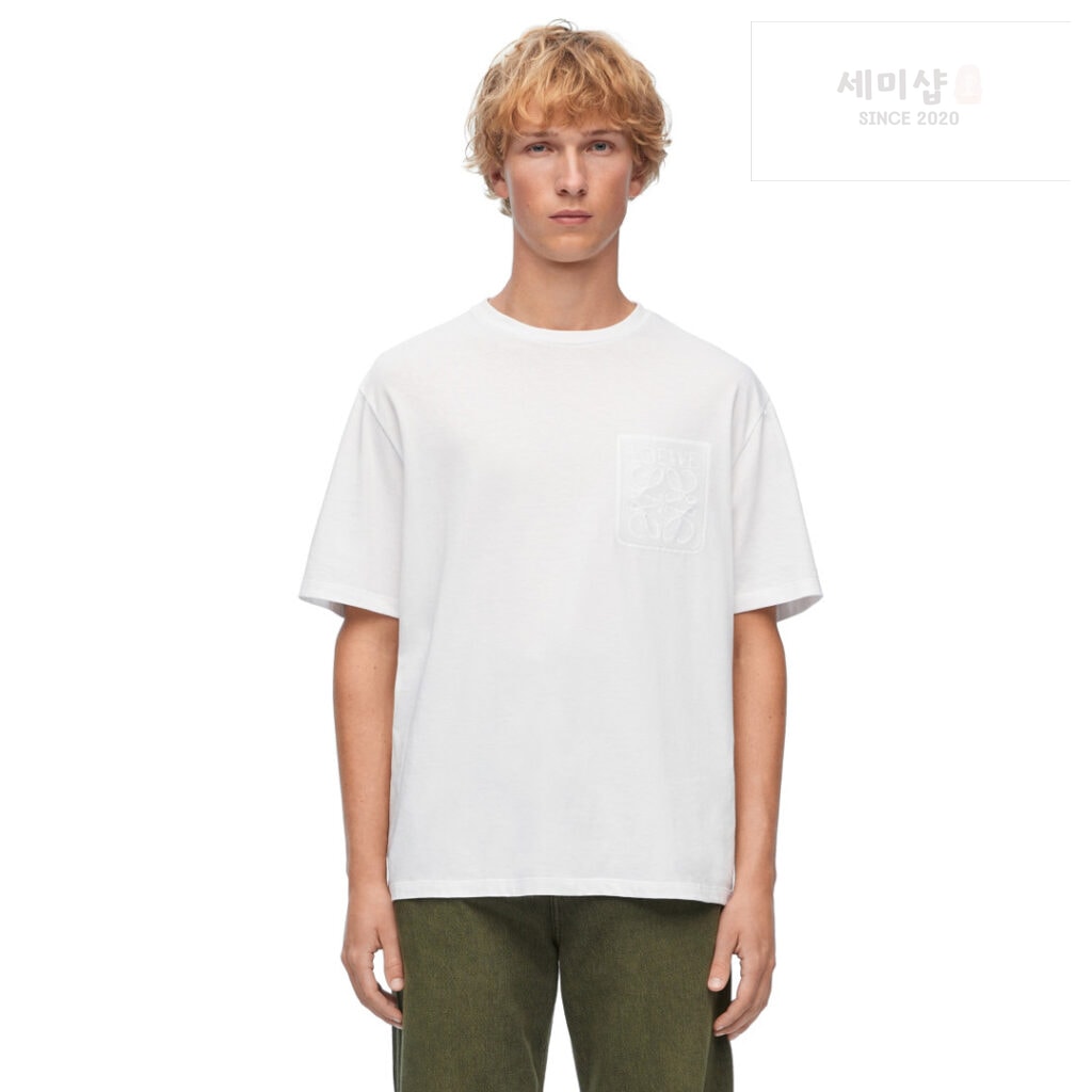 Loewe 로에베 24SS 아나그램 패치 페이크 포켓 코튼 저지 반팔 티셔츠 “3COLOR” BLACK 의류 8번 이미지