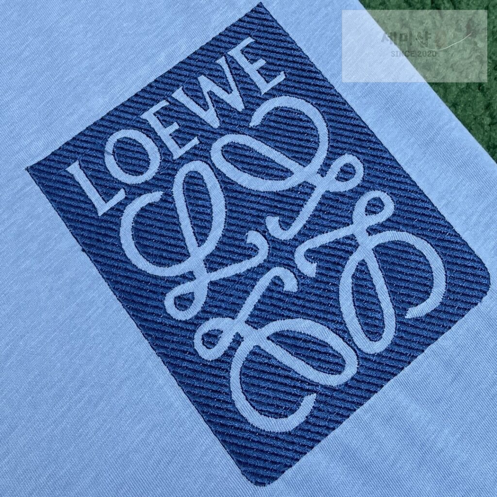 Loewe 로에베 24SS 아나그램 패치 페이크 포켓 코튼 저지 반팔 티셔츠 “3COLOR” BLACK 의류 16번 이미지