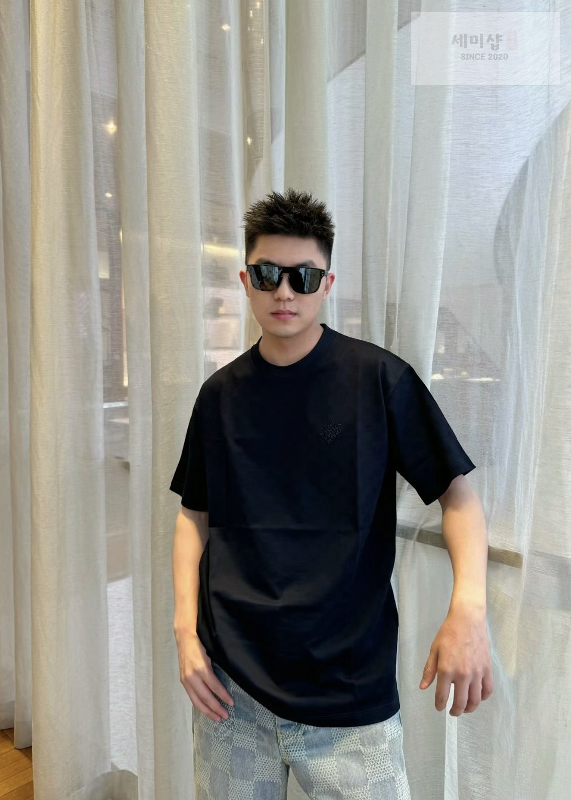 Louis Vuitton 루이비통 다미에 모노그램 피케 반팔 티셔츠 “2COLOR” 네이비 의류 2번 이미지