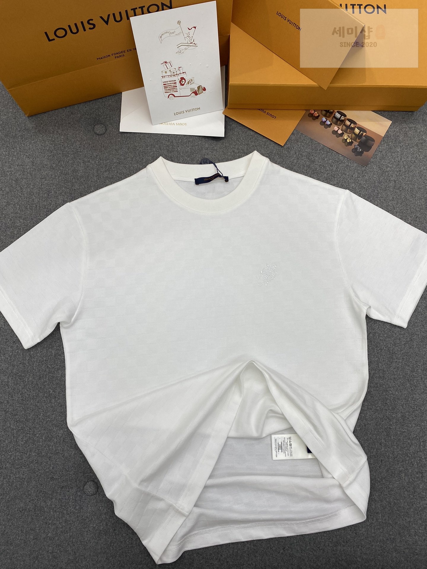 Louis Vuitton 루이비통 다미에 모노그램 피케 반팔 티셔츠 “2COLOR” 네이비 의류 9번 이미지