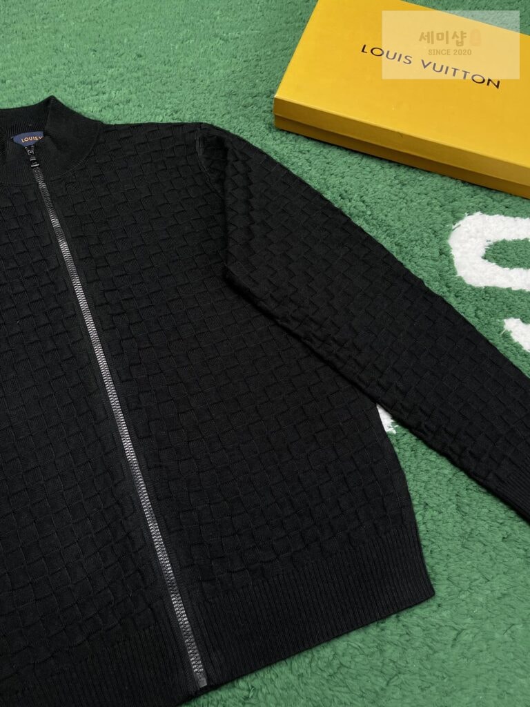 Louis Vuitton 루이비통 다미에 시그니처 프론트 집업 가디건 “2COLOR” 블랙 의류 4번 이미지