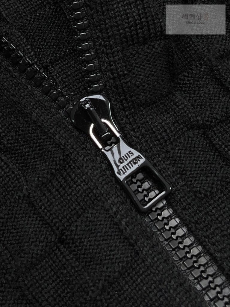 Louis Vuitton 루이비통 다미에 시그니처 프론트 집업 가디건 “2COLOR” 블랙 의류 7번 이미지