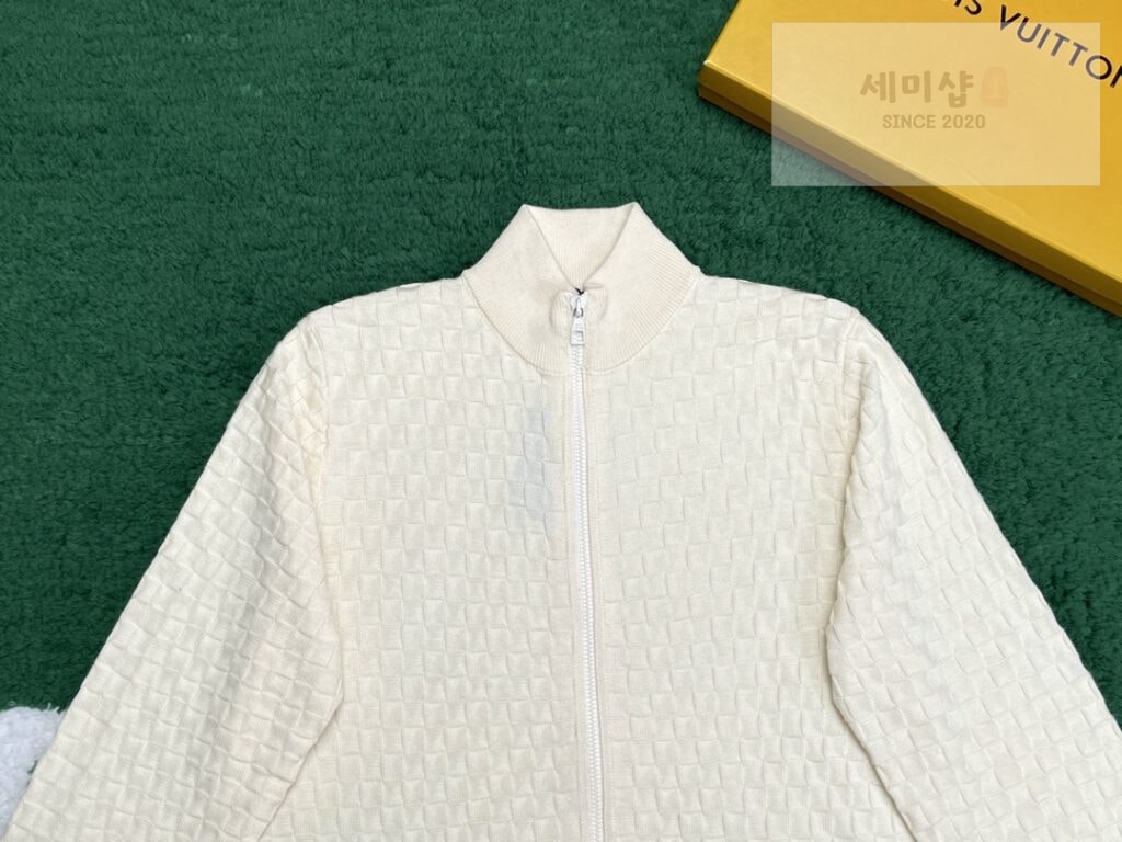 Louis Vuitton 루이비통 다미에 시그니처 프론트 집업 가디건 “2COLOR” 블랙 의류 18번 이미지