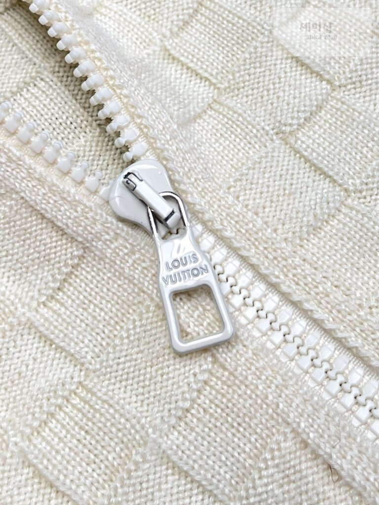 Louis Vuitton 루이비통 다미에 시그니처 프론트 집업 가디건 “2COLOR” 블랙 의류 16번 이미지