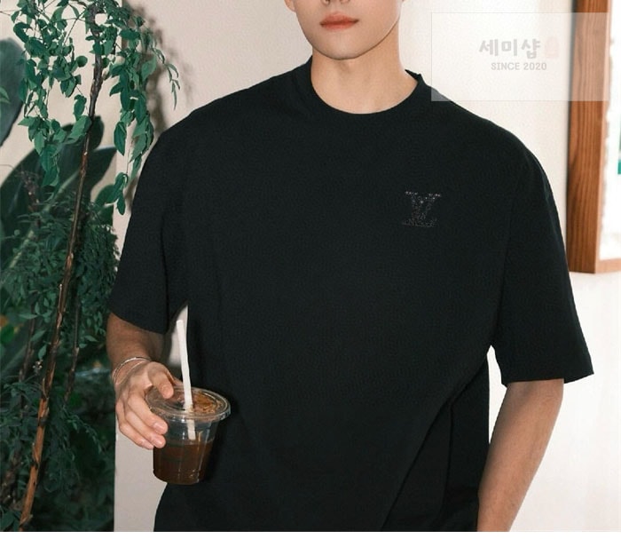 Louis Vuitton 루이비통 라인스톤 LV 엠벨리시드 저지 반팔 티셔츠 의류 3번 이미지