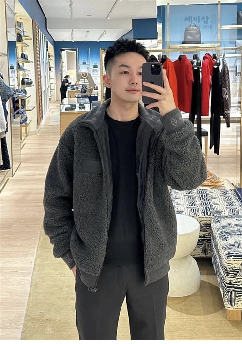 Louis Vuitton 루이비통 로고 패치 후리스 블루종 1AFBA1 의류 2번 이미지