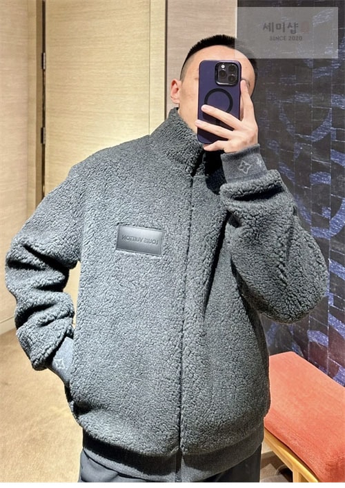 Louis Vuitton 루이비통 로고 패치 후리스 블루종 1AFBA1 의류 3번 이미지