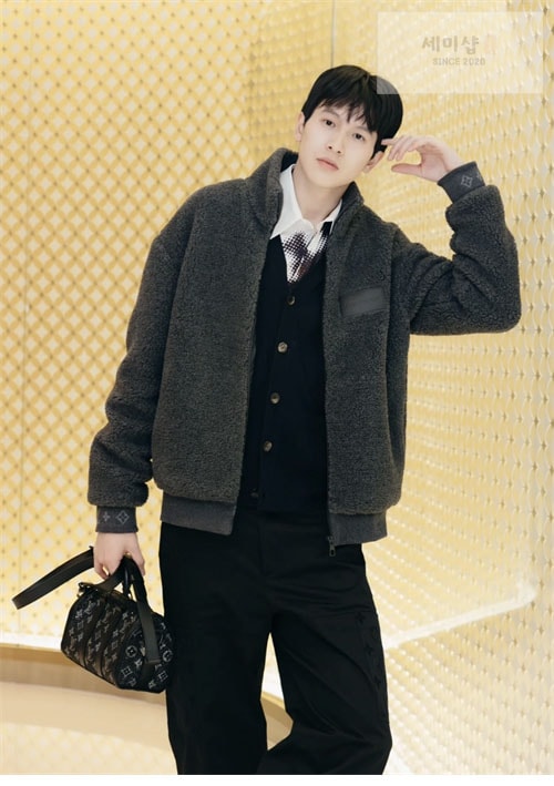 Louis Vuitton 루이비통 로고 패치 후리스 블루종 1AFBA1 의류 4번 이미지