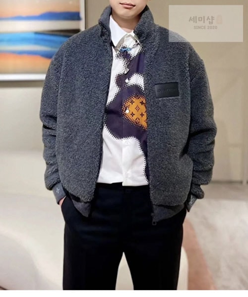 Louis Vuitton 루이비통 로고 패치 후리스 블루종 1AFBA1 의류 1번 이미지