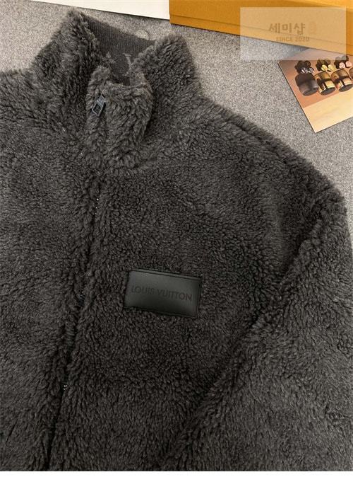 Louis Vuitton 루이비통 로고 패치 후리스 블루종 1AFBA1 의류 13번 이미지