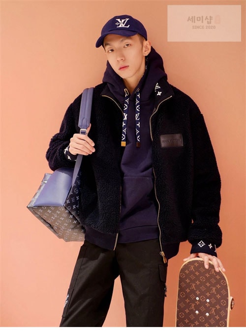 Louis Vuitton 루이비통 로고 패치 후리스 블루종 2컬러 의류 28번 이미지