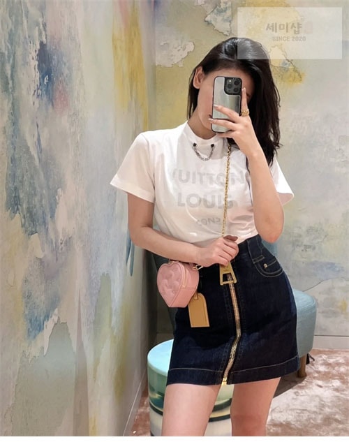 Louis Vuitton 루이비통 로고 프린트 티셔츠 1A84CP 의류 9번 이미지