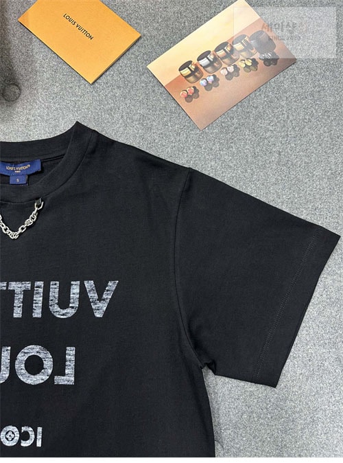 Louis Vuitton 루이비통 로고 프린트 티셔츠 1A84CP 의류 13번 이미지