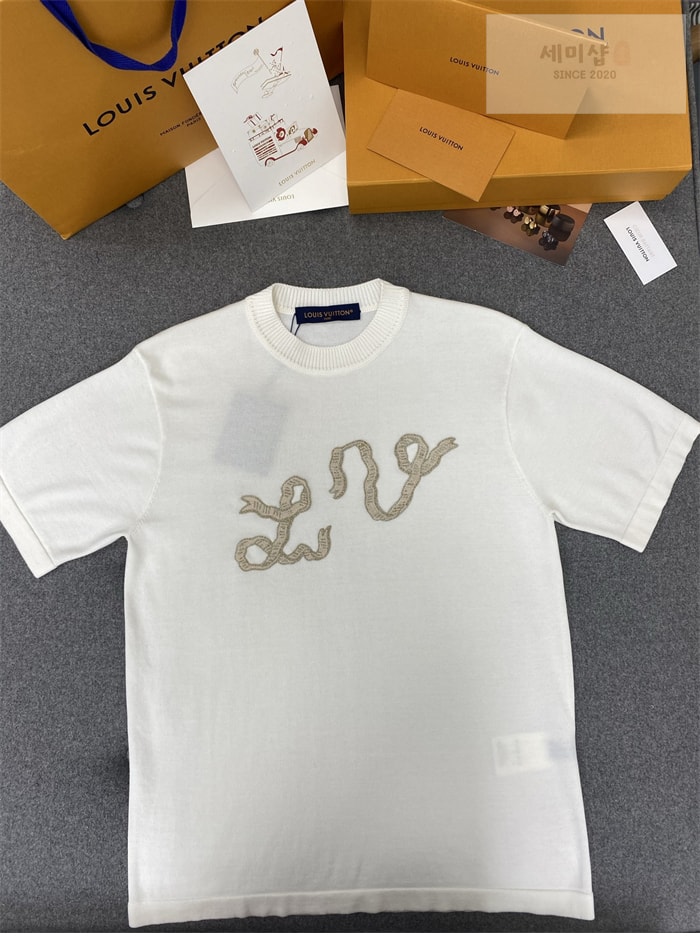 Louis Vuitton 루이비통 리본 LV 자수 반소매 코튼 크루넥 의류 4번 이미지