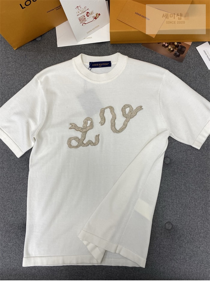 Louis Vuitton 루이비통 리본 LV 자수 반소매 코튼 크루넥 의류 8번 이미지