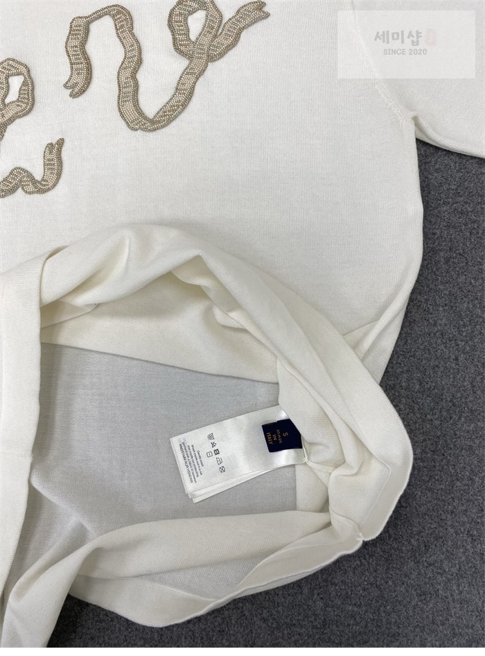 Louis Vuitton 루이비통 리본 LV 자수 반소매 코튼 크루넥 의류 17번 이미지