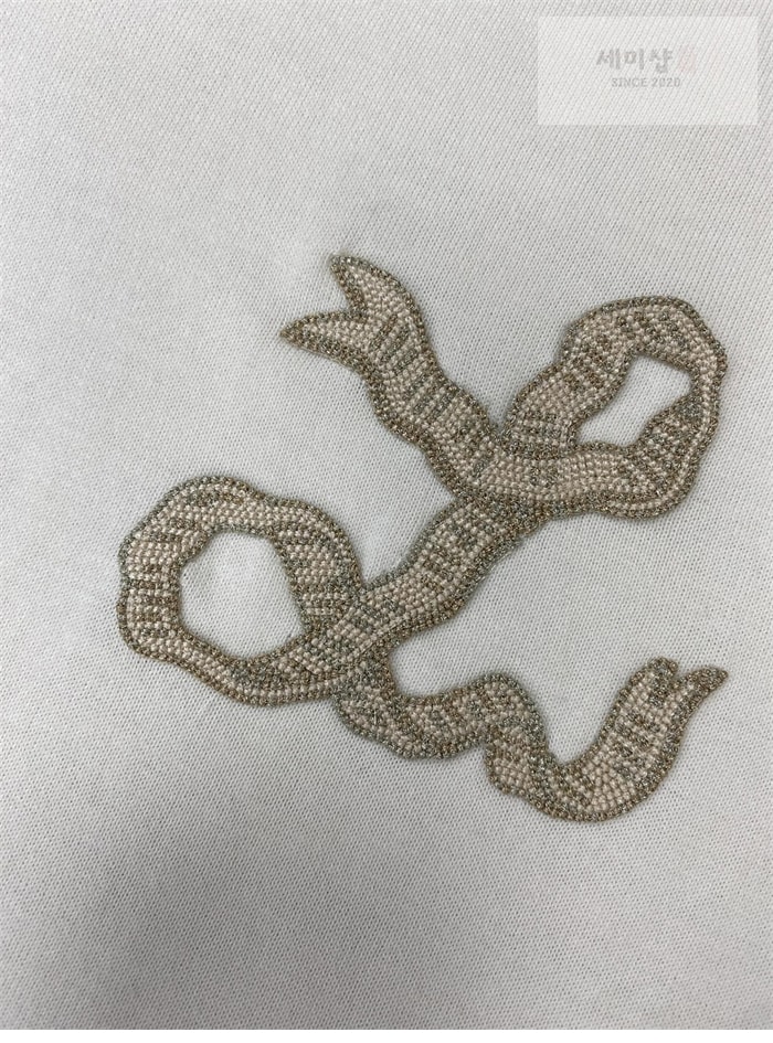 Louis Vuitton 루이비통 리본 LV 자수 반소매 코튼 크루넥 의류 24번 이미지
