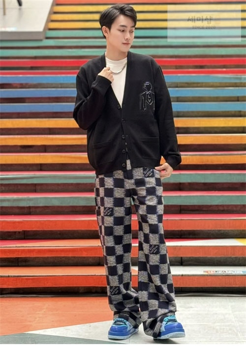 Louis Vuitton 루이비통 메리노 울 자수 가디건 1AFAON 의류 8번 이미지