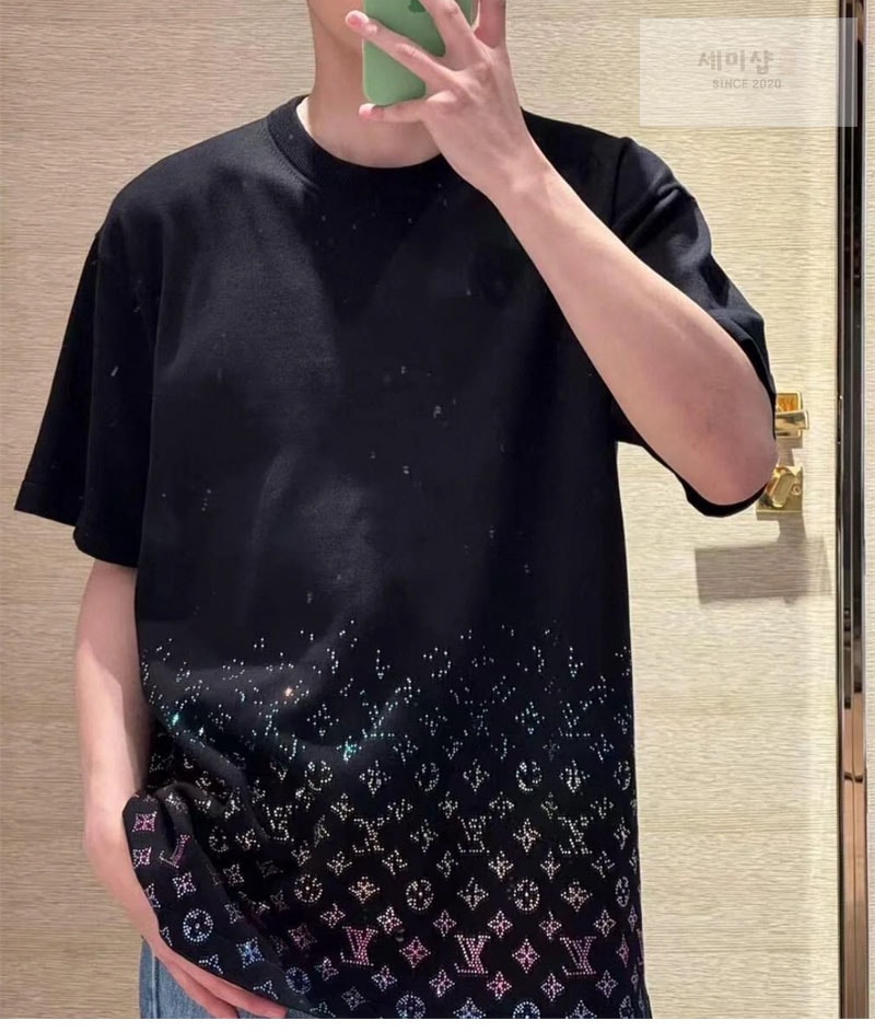 Louis Vuitton 루이비통 모노그램 그라디언트 엠벨리시드 크루넥 반팔 티셔츠 의류 4번 이미지