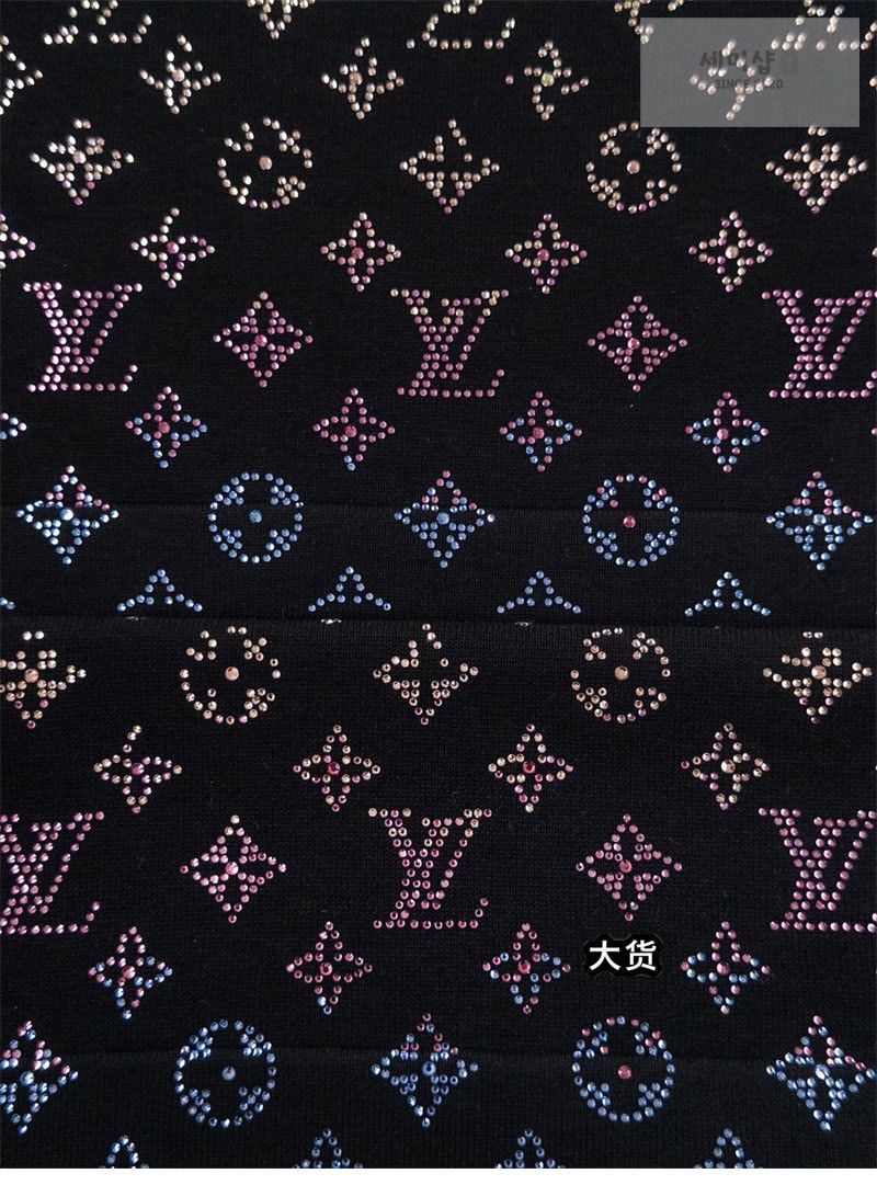 Louis Vuitton 루이비통 모노그램 그라디언트 엠벨리시드 크루넥 반팔 티셔츠 의류 8번 이미지
