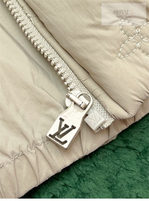 Louis Vuitton 루이비통 모노그램 퀼티드 후디 블루종 2컬러 의류 11번 이미지